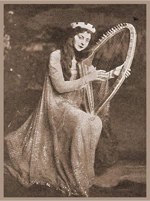 Amy Evans as Selene